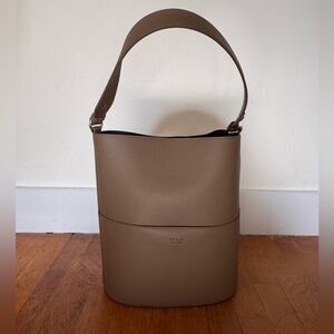 Freja - Tall Tote in Taupe